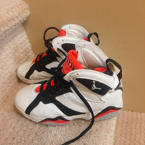 Jordan sneakers size 3y - Picture 1 of 14